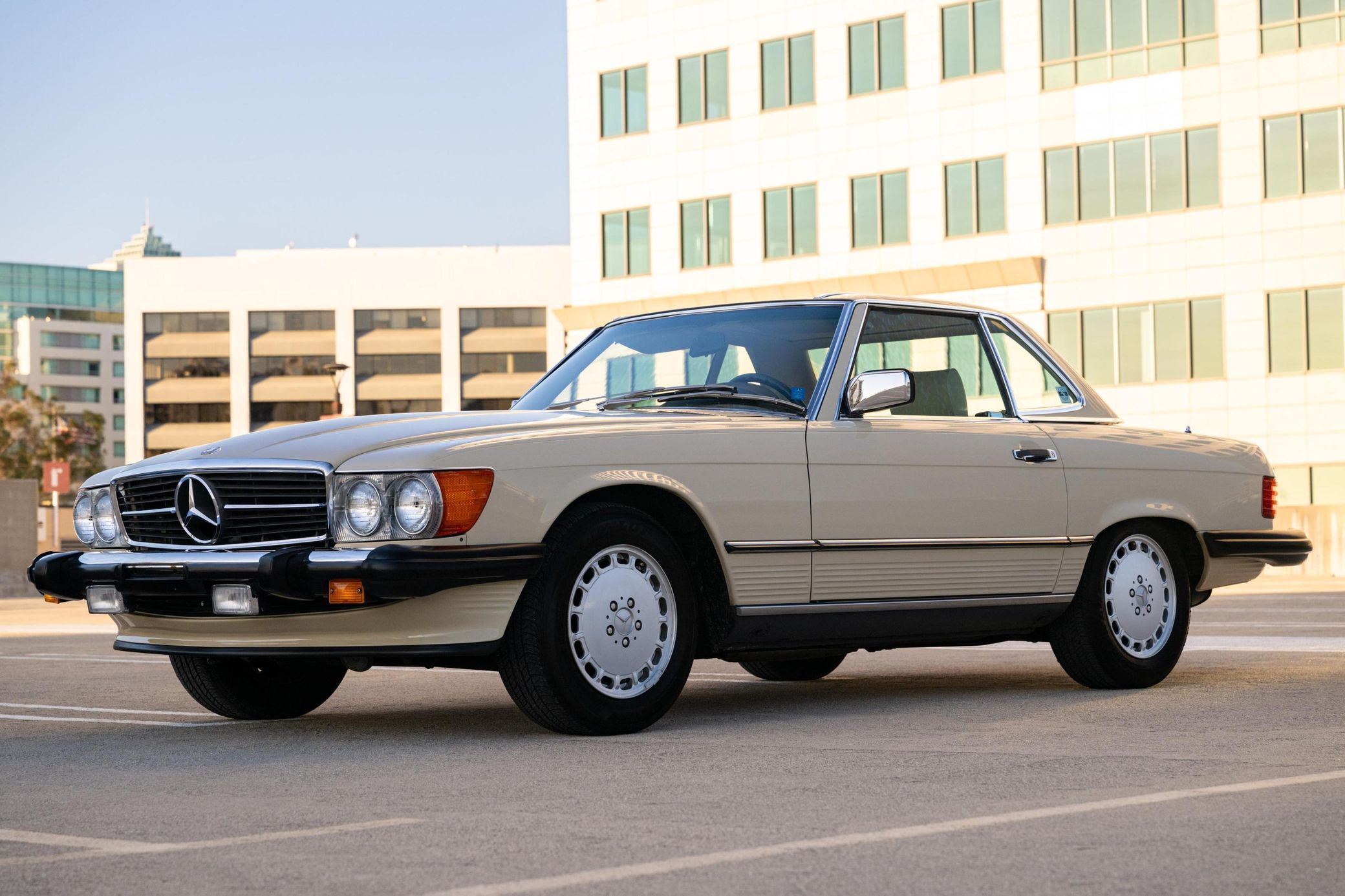 1986 Mercedes-Benz 560SL exterior preview